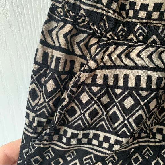 Romper with pockets size extra small 2/20$ item - Picture 3 of 6